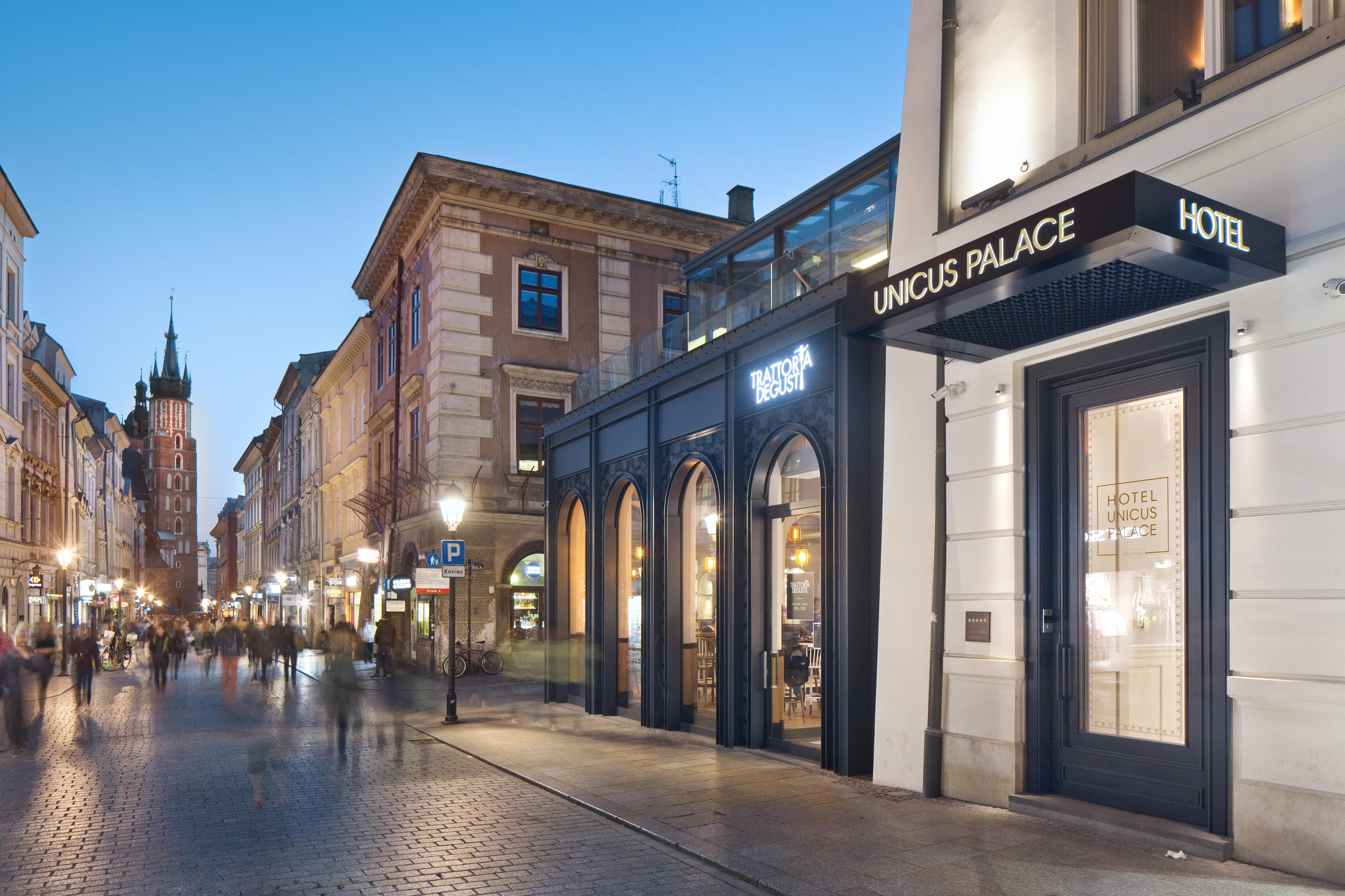 Wyndham Grand Old Town Hotel 5*