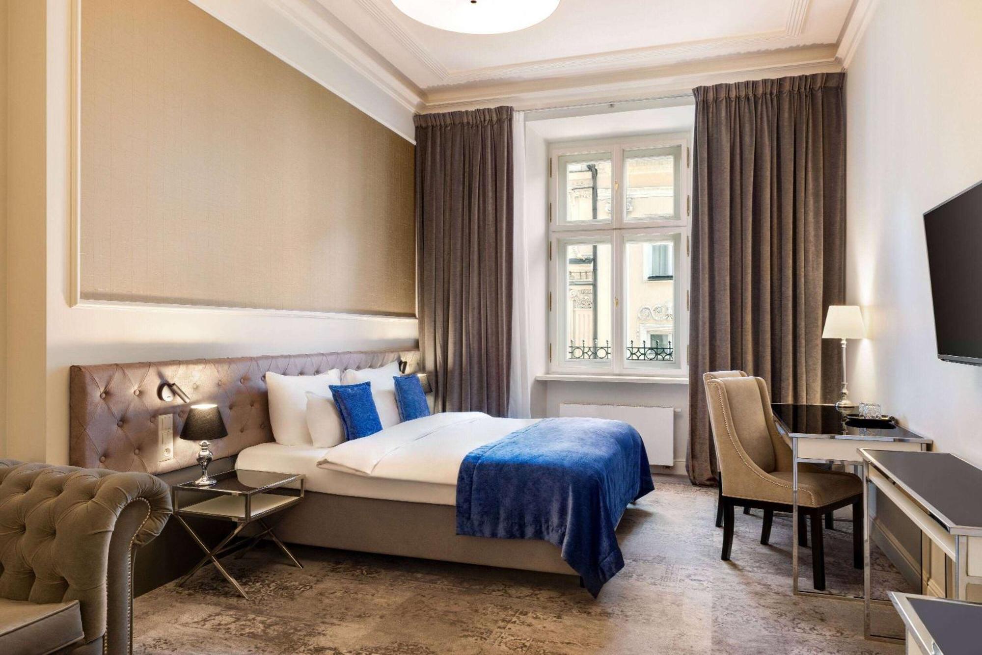 Wyndham Grand Old Town Hotel 5*