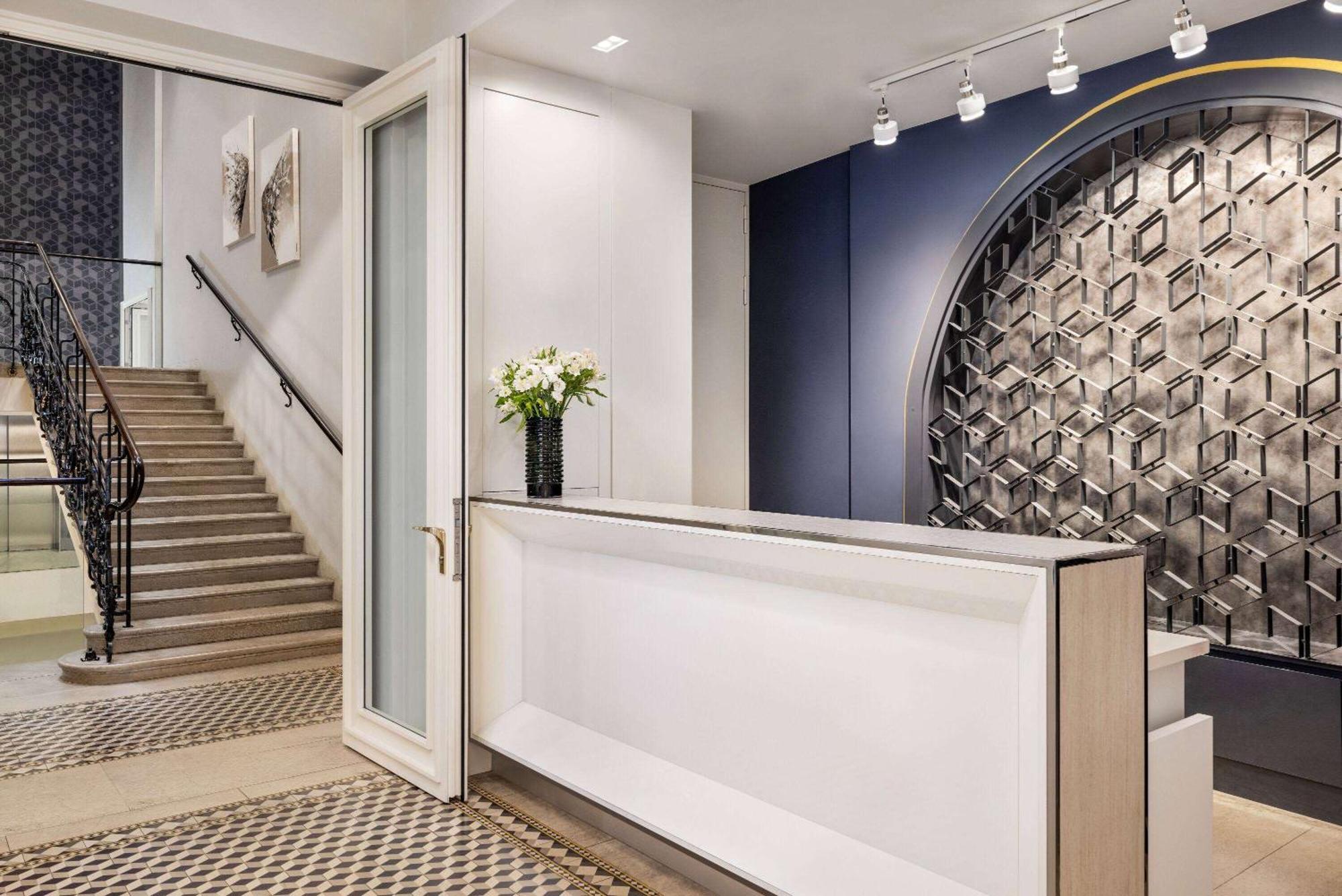 Wyndham Grand Old Town Hotel 5*