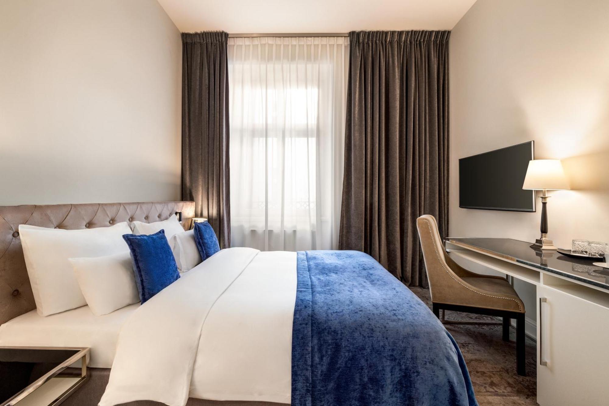 Wyndham Grand Old Town Hotel