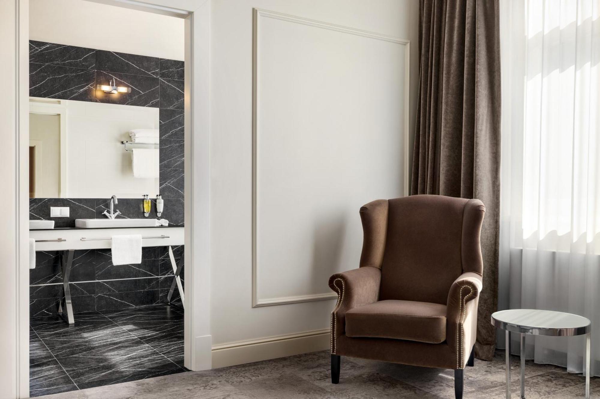 Wyndham Grand Old Town Hotel