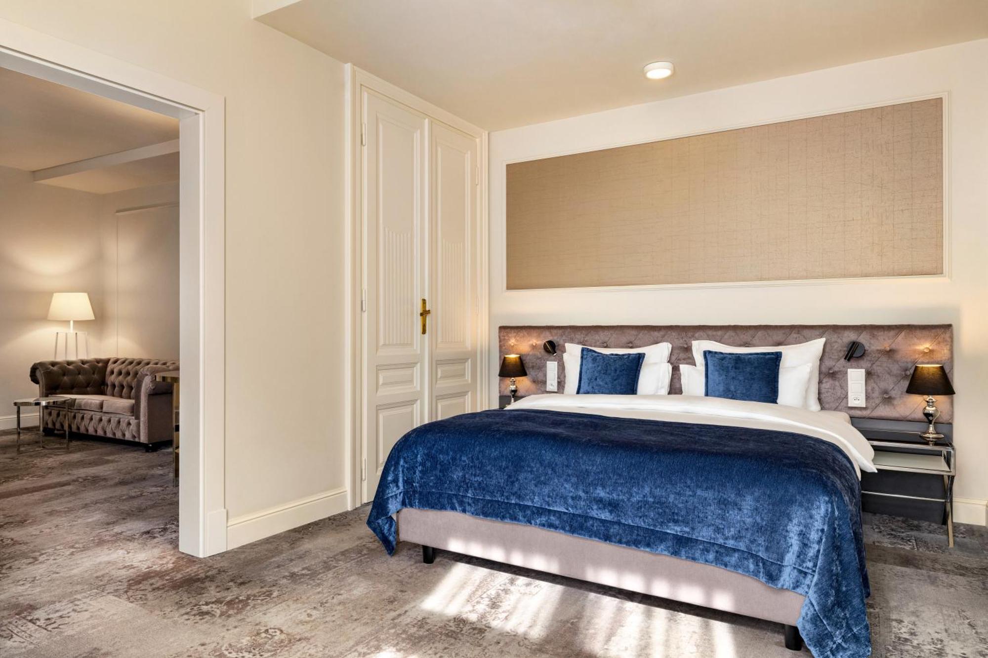 Wyndham Grand Old Town Hotel 5*