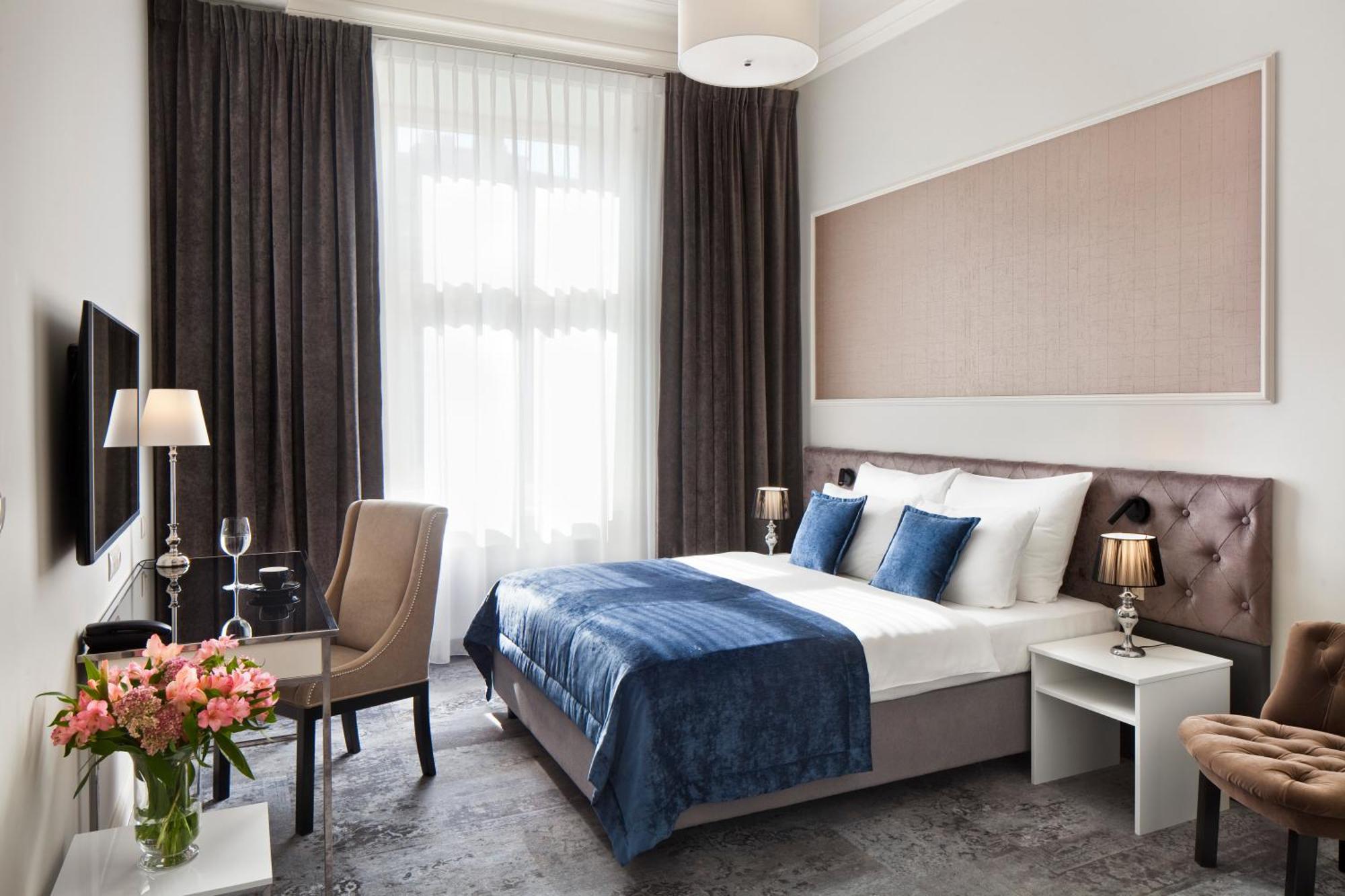 Wyndham Grand Old Town Hotel